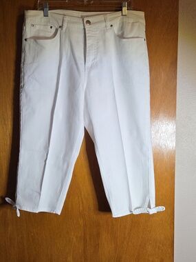 Christopher & Banks White 5 pocket Capris Jeans